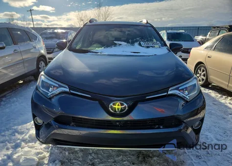 2016 Toyota Rav4 Limited z USA, uszkodzony, nr VIN JTMDFREV0GD183122